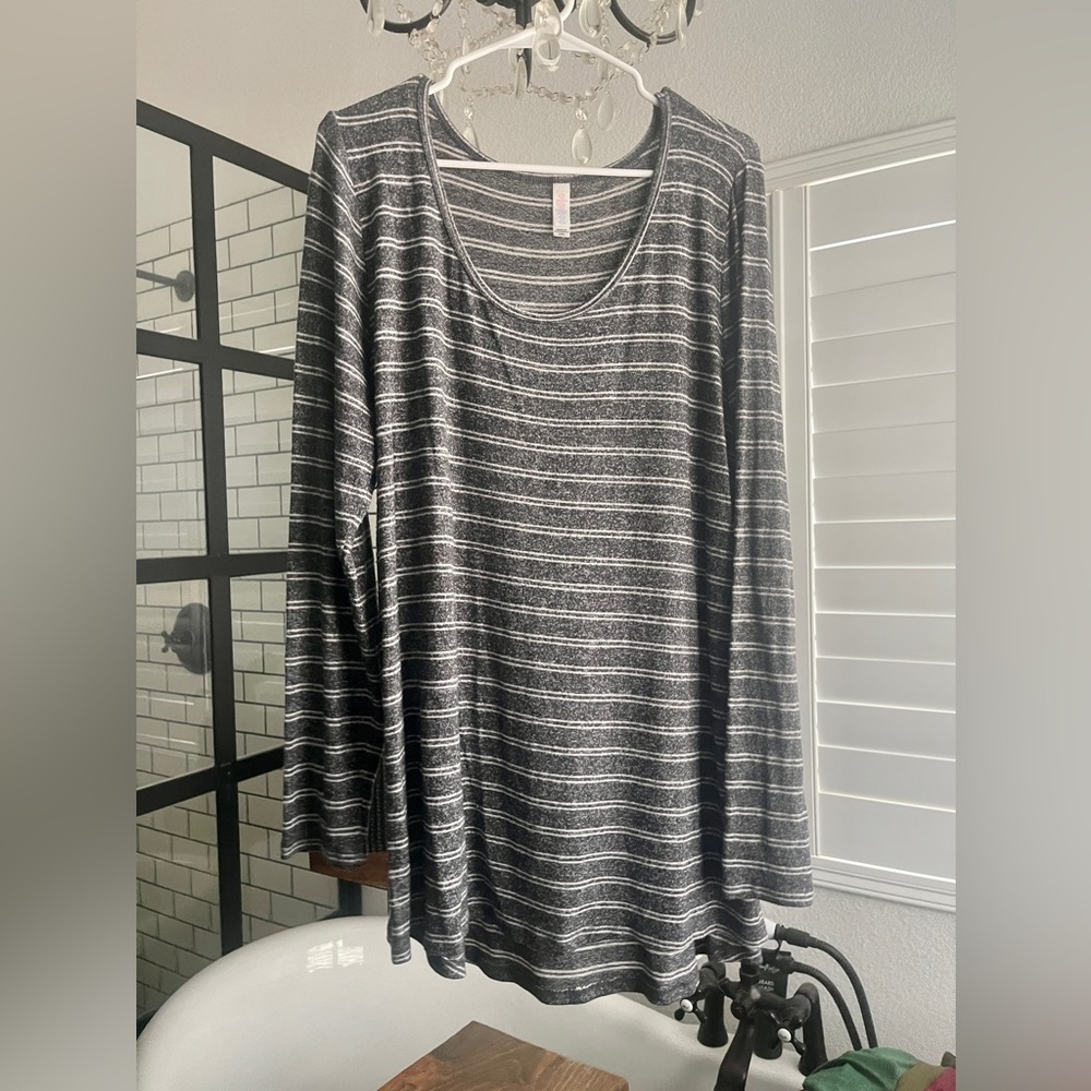 Luluroe Lynnae Long Sleeve Top 2XL